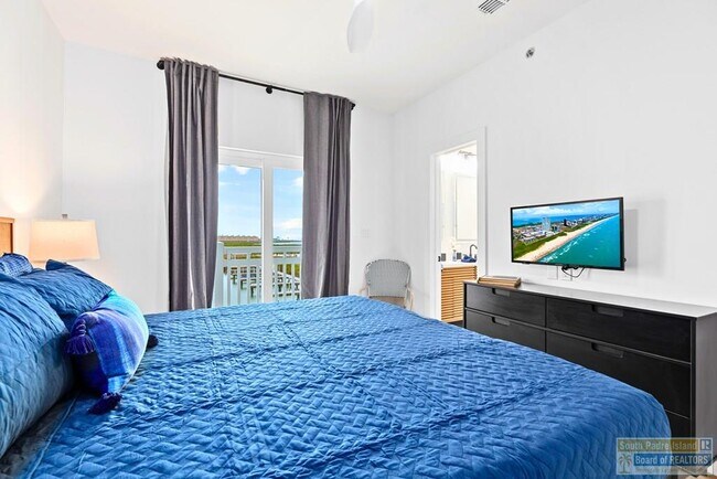 Building Photo - 111 W Sunny Isle Dr