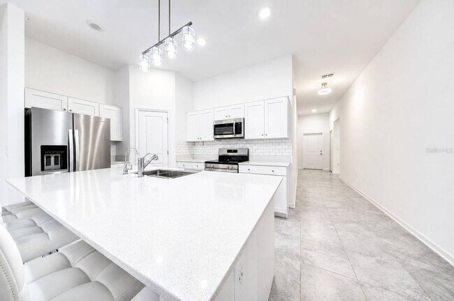 Building Photo - 688 Sand Pne Ln