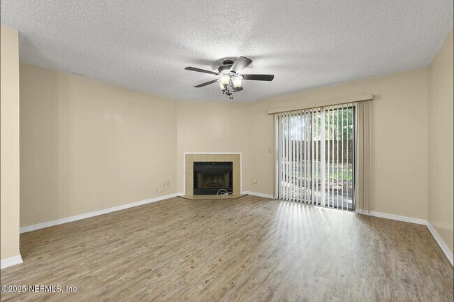 Building Photo - 85 Debarry Ave