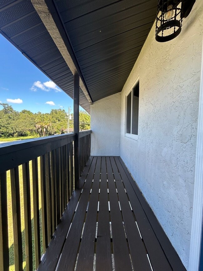 Building Photo - 2 bed 1 Bath Condo