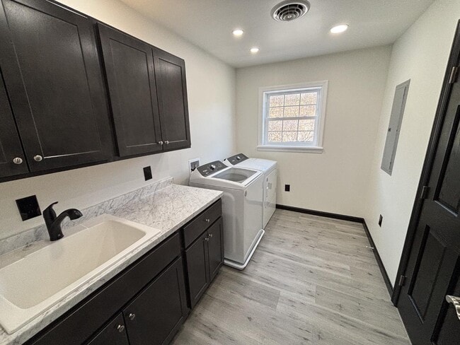 Building Photo - 8495 Woodbury Pike