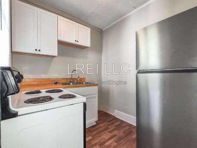 Building Photo - 311 S 38th St