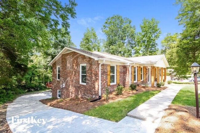 Building Photo - 1810 Chestnut Dr