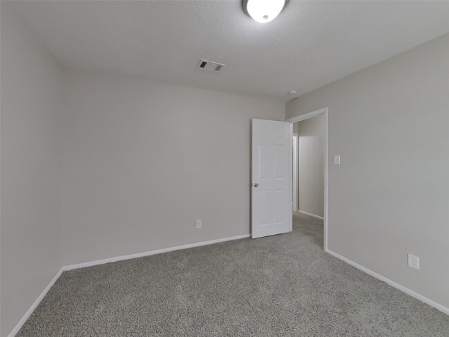 Building Photo - 11519 Perry Rd