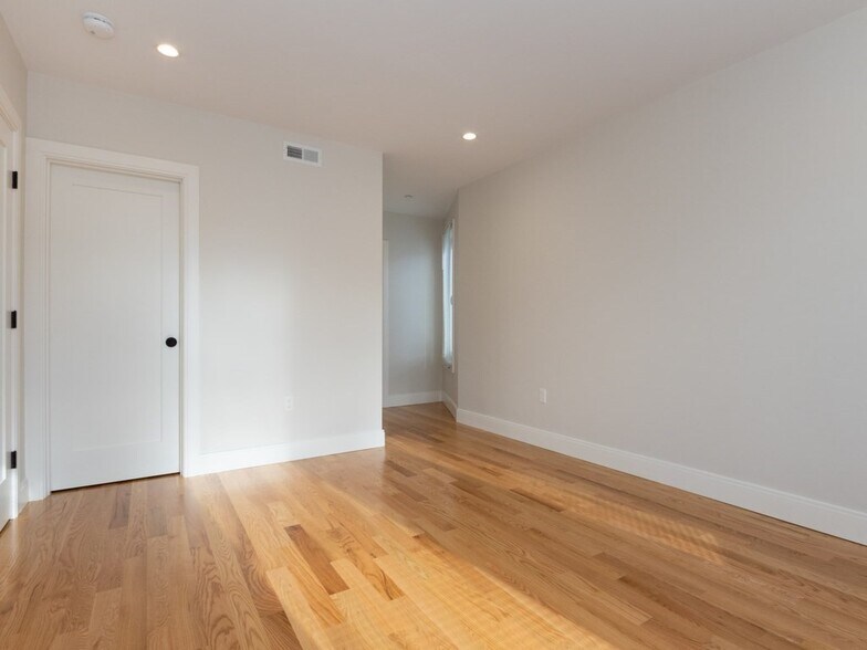 Building Photo - 5 Tovar St