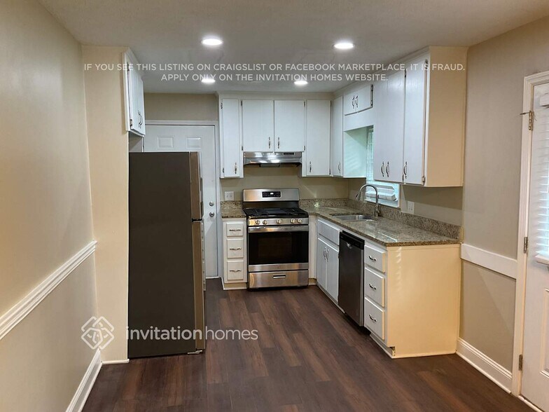 Building Photo - 504 Rivercrest Dr