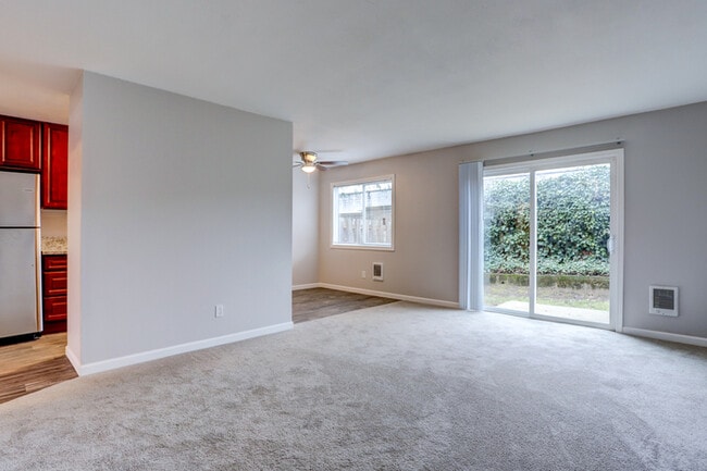 Building Photo - Look no Further, Tyee offers a SUPER 1bed/...