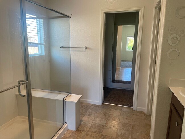 Building Photo - 519 Camelot Dr