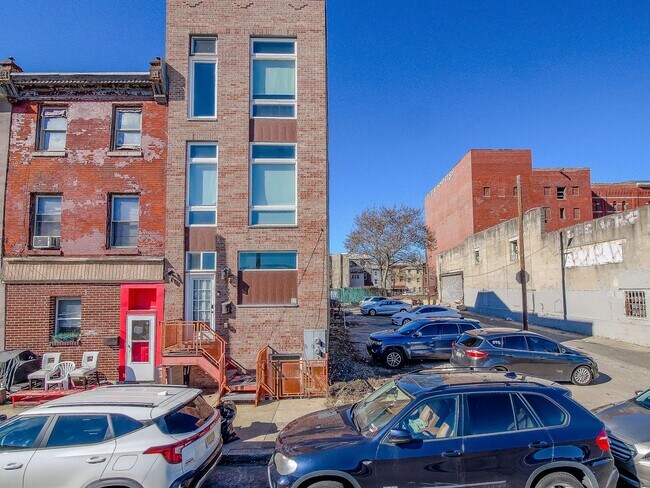 Building Photo - Three Bedroom Modern Olde Kensington Condo with Roofdeck