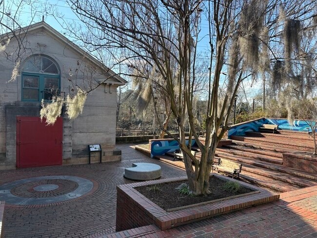 Building Photo - 1921 Wayne St