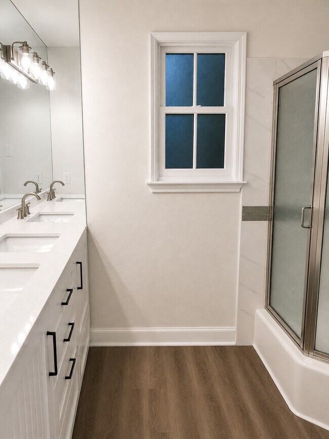 Building Photo - 12913 Trail Hollow Dr
