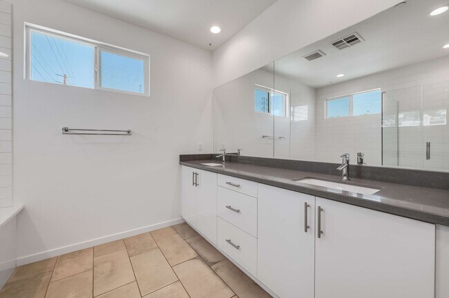 Building Photo - 4320 N Eagle Rock Blvd