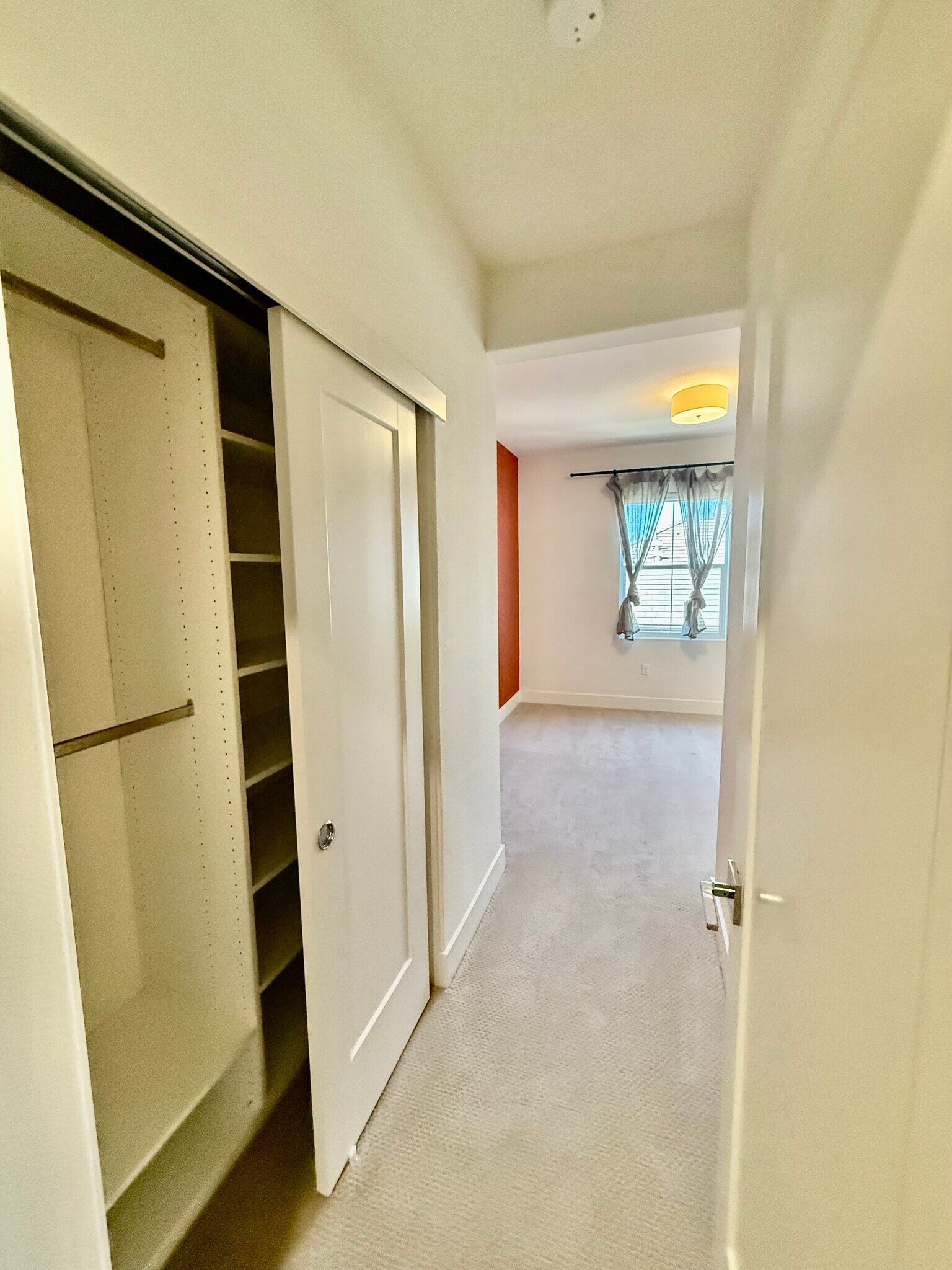 Building Photo - 204 Plum Tree St