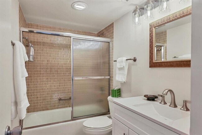 Building Photo - 1250 N Portofino Dr