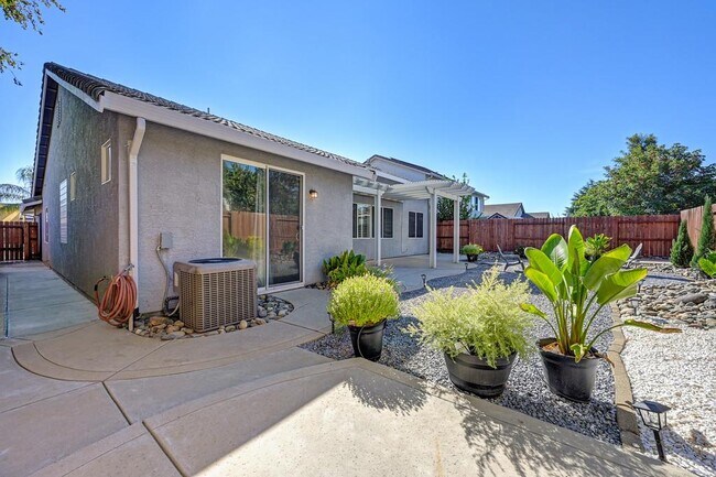 Building Photo - 238 St Tropez Ln