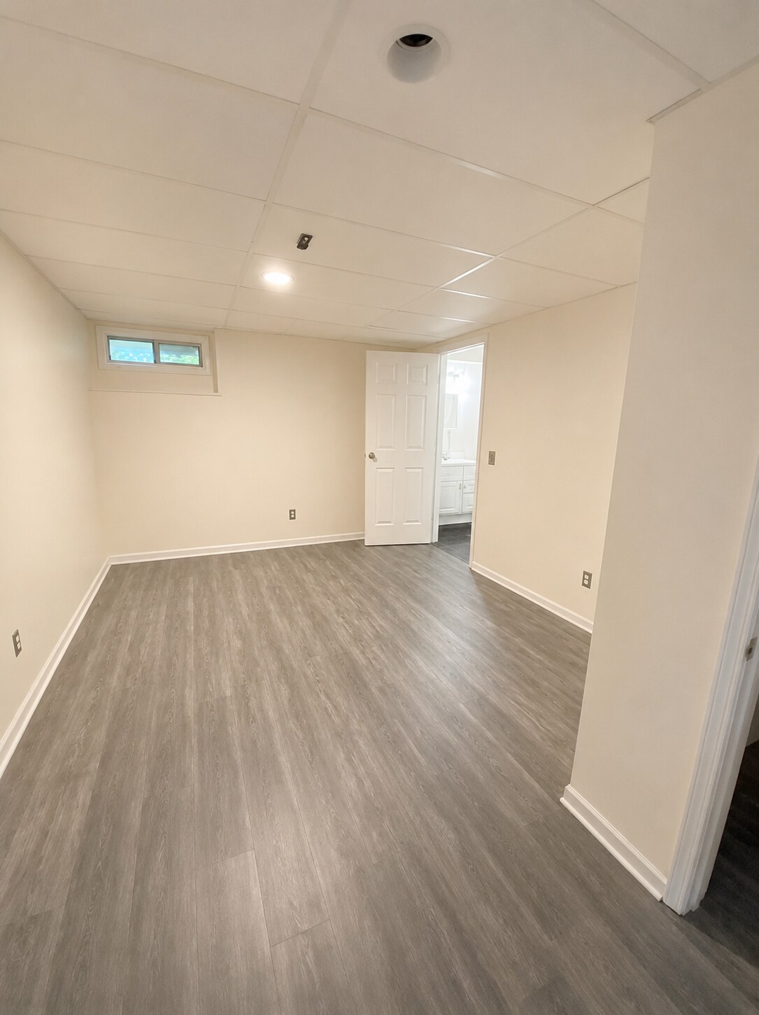 Building Photo - Room in House on Smoke Hill Dr NE
