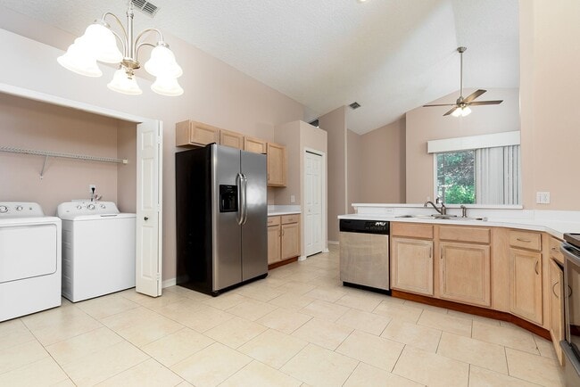 Building Photo - HEATHROW 3 BDRM HOME READY MID-AUGUST!