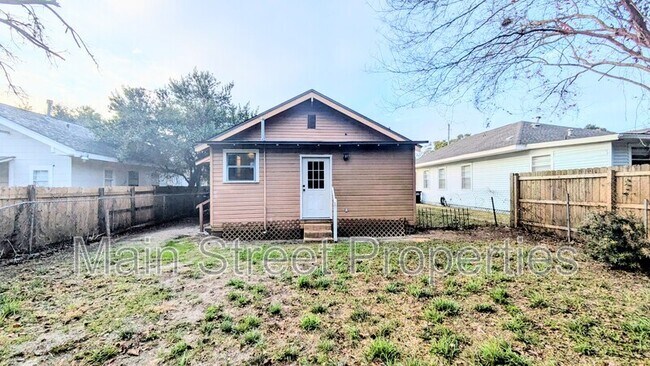 Building Photo - 1014 W Gregory St