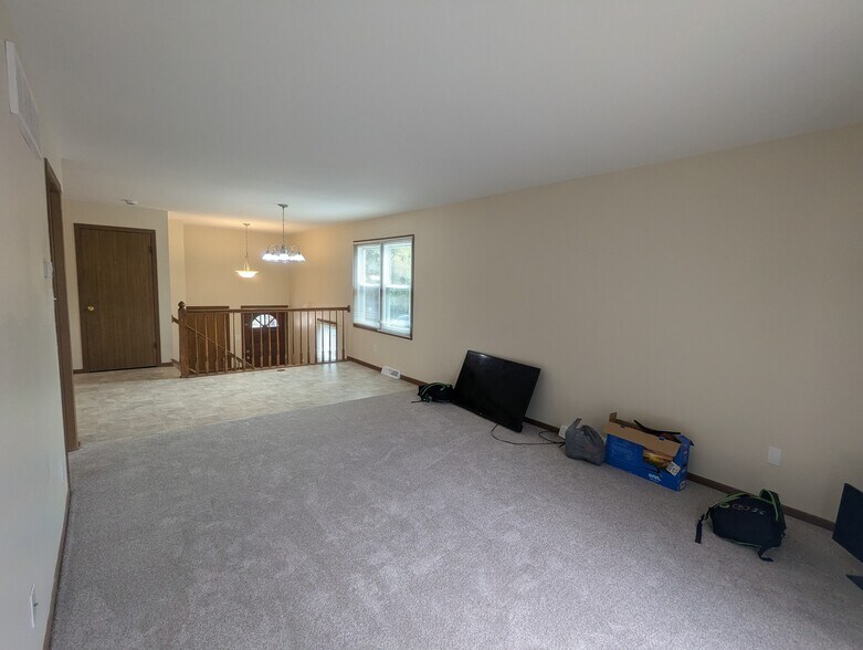 Building Photo - 3351 S 113th St