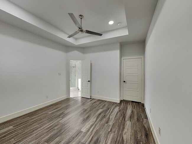 Building Photo - 1920 Carver Ave