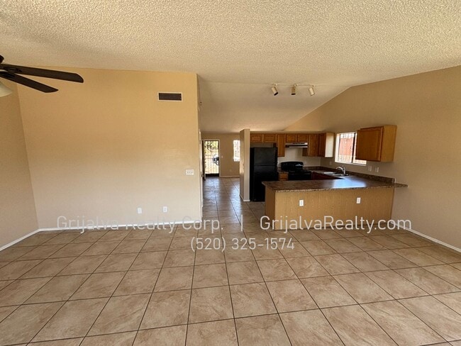Building Photo - 3 Bedroom, 2 Bath Midvale House for Rent  (Valencia/Midvale)