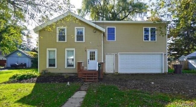 Primary Photo - 21 Maple St