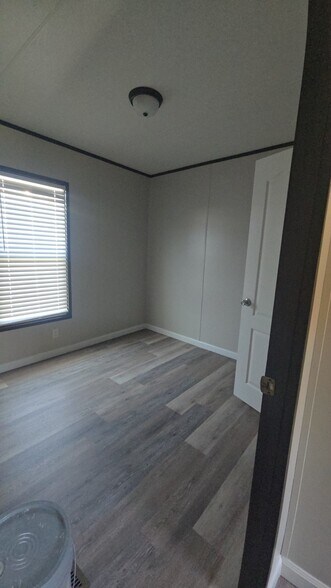 Building Photo - 1120 N Vista Dr