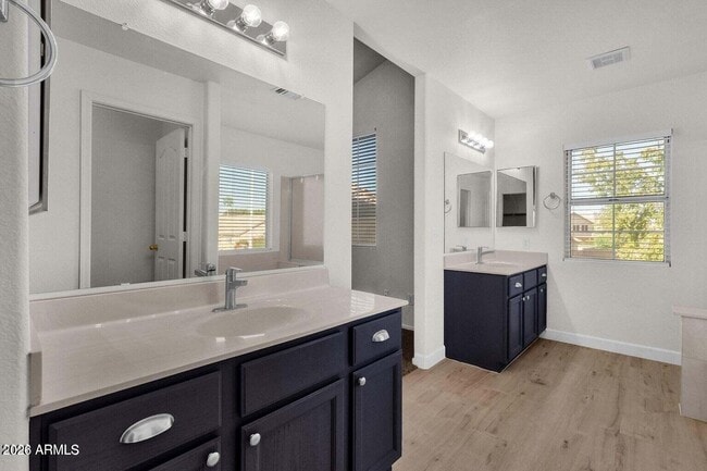 Building Photo - 822 N Naples Dr