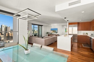 Building Photo - Luxurious 17th-Floor Renaissance Condo with Stunning City Views