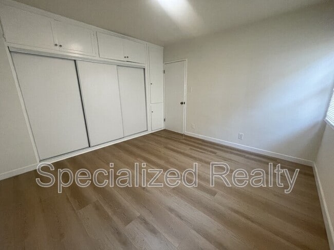 Building Photo - 500 Hill Dr