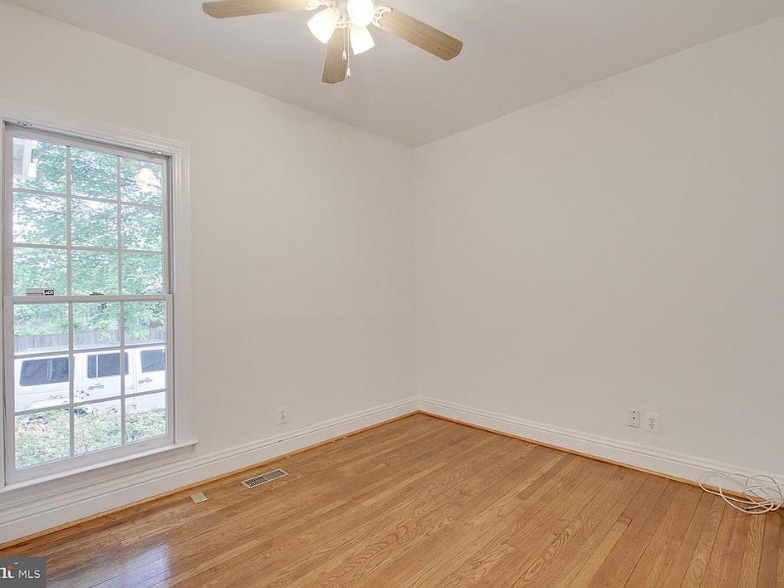 Building Photo - 1542 Chain Bridge Rd