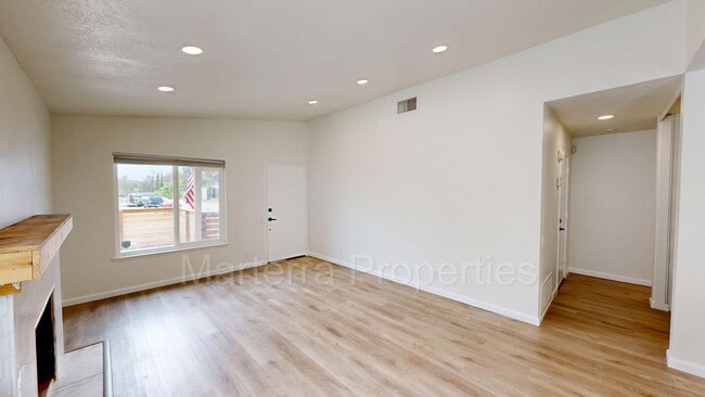 Building Photo - Amazing 3 Bedroom Home in Mission Viejo!