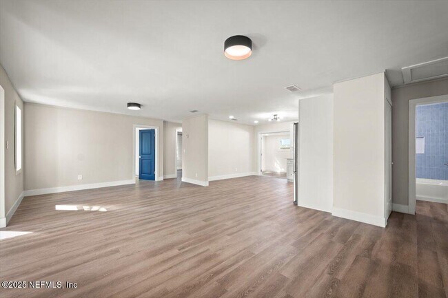 Building Photo - 937 4th Ave S