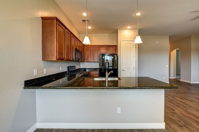 Building Photo - Rate reduction on this beautiful Townhome in Granville!