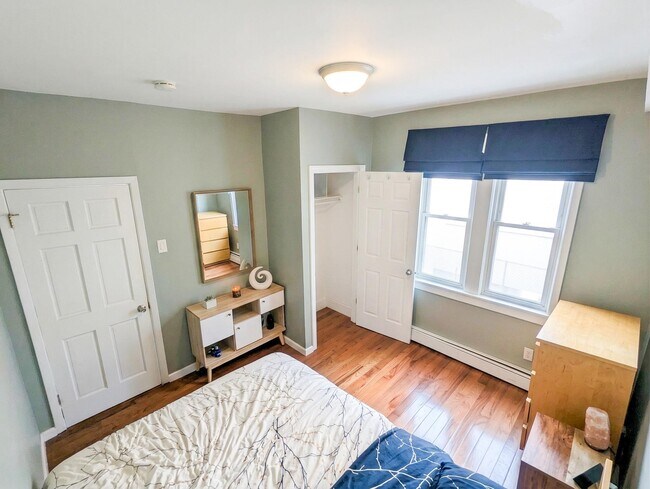 Building Photo - 582 60th St