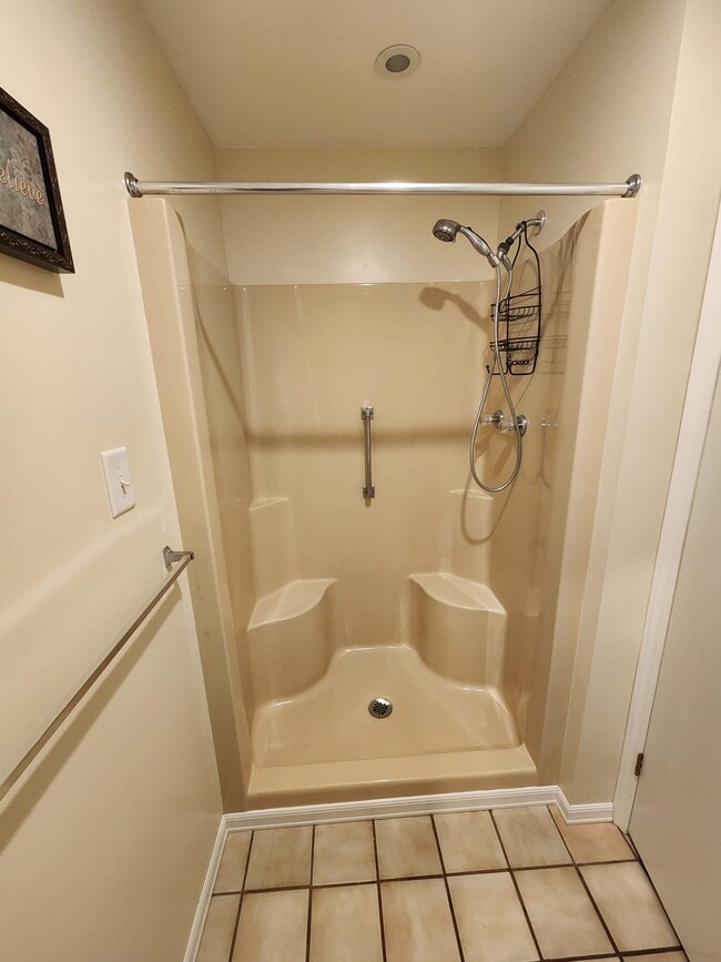 First Floor Bath - 1037 Duffield St