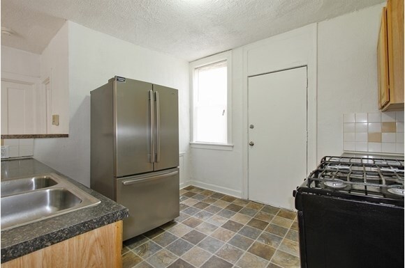 Interior Photo - 8456 S Wabash Ave 20-28 E 85th Chicago, IL 60619