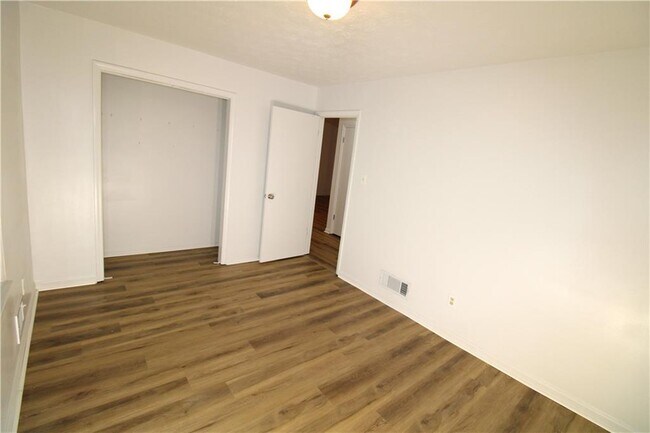 Building Photo - 1485 Scenic Hwy N