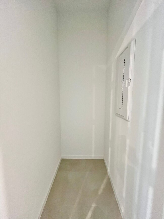Building Photo - VERANDA GARDENS BRAND NEW HOME