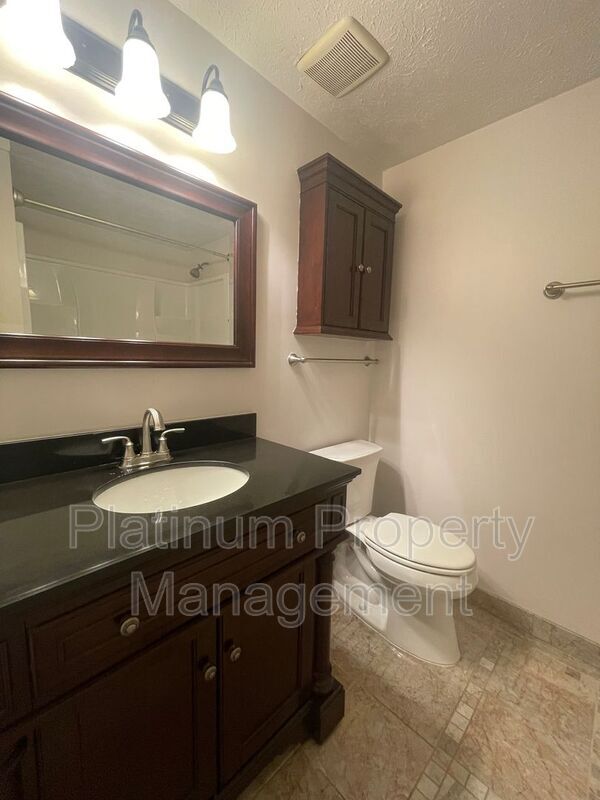 Building Photo - 10500 Worthington Hills Manor