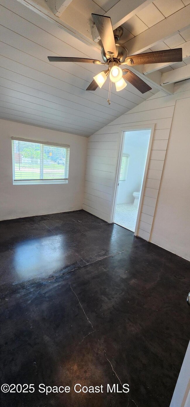 Building Photo - 1576 Avocado Ave