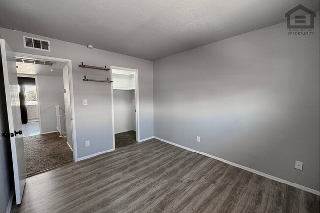 Building Photo - 3Bed/2Bath Townhouse at 47th Ave/Maryland Ave! Ready for Immediate Move-In! – FENCED-IN YARD!