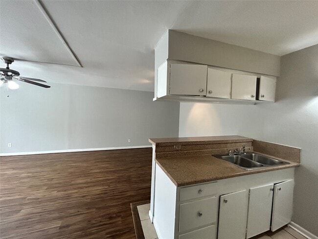 Building Photo - 807 Heights Blvd