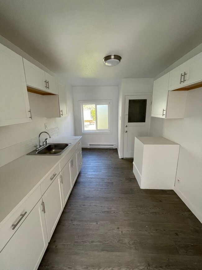 Building Photo - Fully Refreshed Westmoreland 3bd in Plex. ...