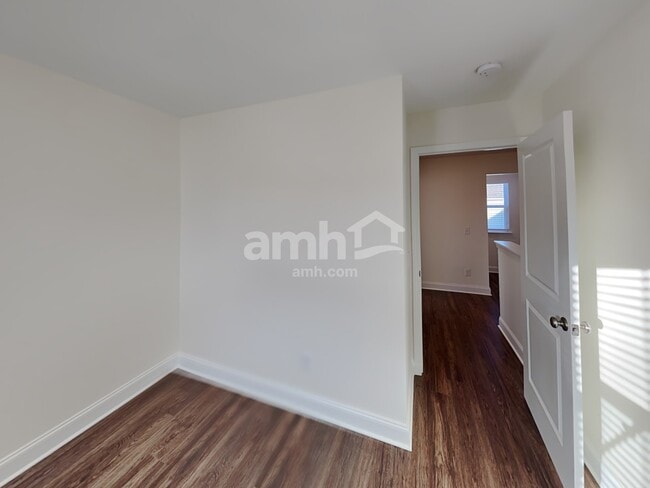 Building Photo - 2011 Bennett Dr