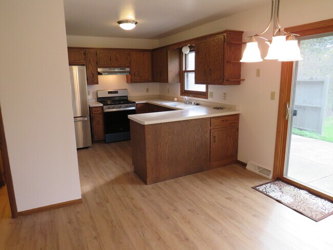 Building Photo - 399 Willow Grove Dr
