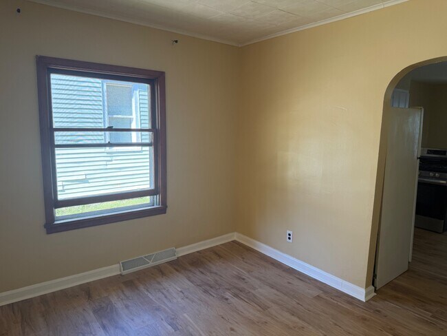Building Photo - 209 Yates Ave