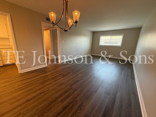 Building Photo - 1 Bedroom Minutes from The School of the A...