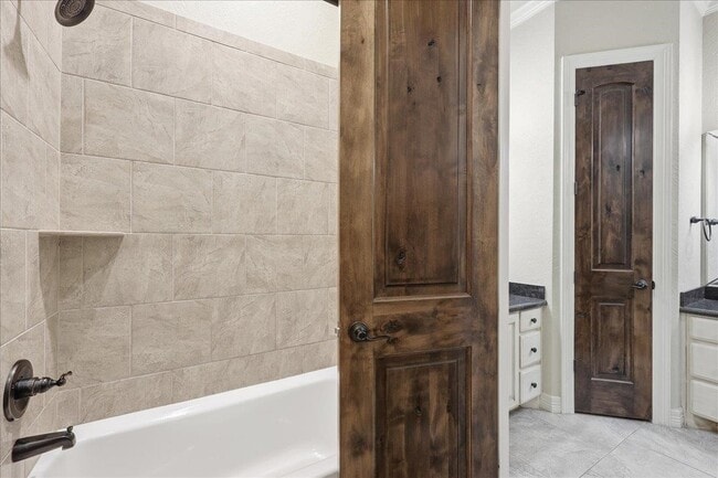 Building Photo - 6470 Claybourn Dr