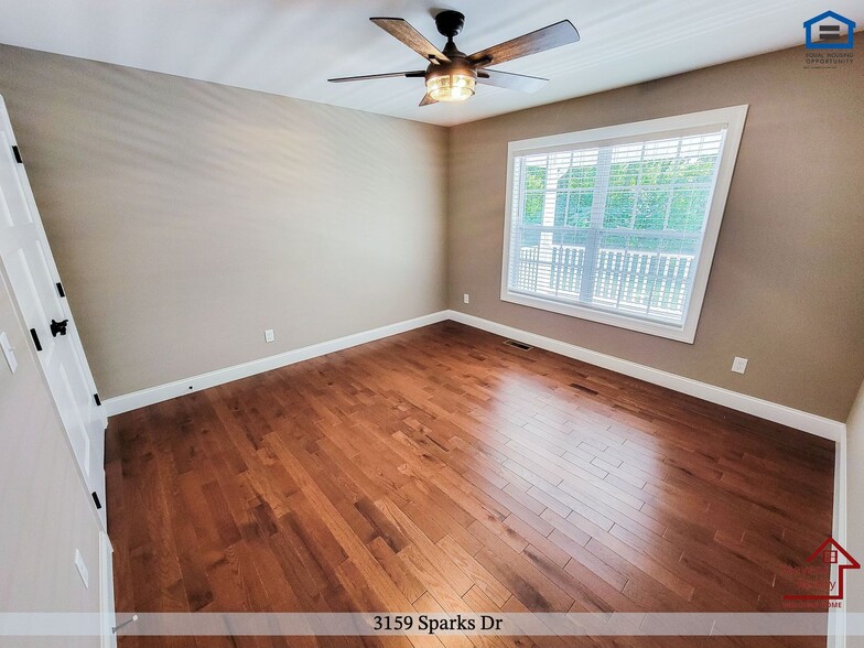 Building Photo - 3159 Sparks Dr